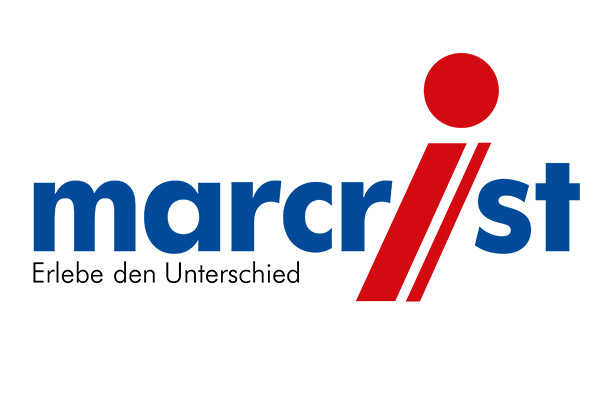 Das Logo von Marcrist kombiniert den blauen Schriftzug „marcrist“ mit einer markanten, stilisierten roten Grafik. Der Buchstabe „i“ wird durch zwei diagonale rote Linien und einen roten Punkt hervorgehoben, die Dynamik und Innovation symbolisieren. Unterhalb des Schriftzugs befindet sich der Slogan „Erlebe den Unterschied“ in einer schlichten, schwarzen Schrift, der die Einzigartigkeit der Marke betont. Das Logo vermittelt eine moderne und professionelle Ausstrahlung und steht für hochwertige Produkte, insbesondere im Bereich der Bau- und Werkzeugtechnik.
